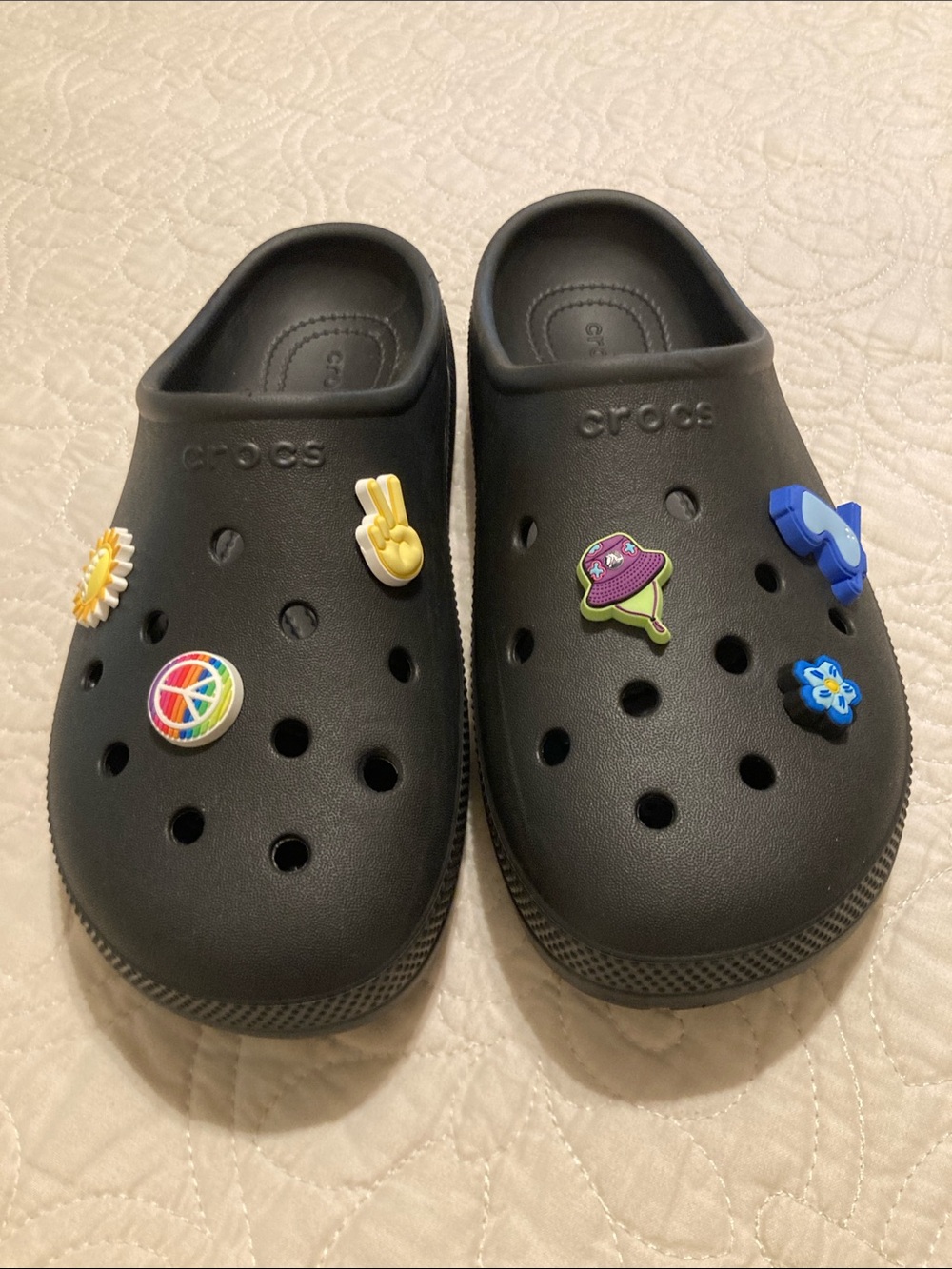 CROCS Black Slip-On Clogs with Colorful Jibbitz Charms Men’s Size 5 or Women’s 7